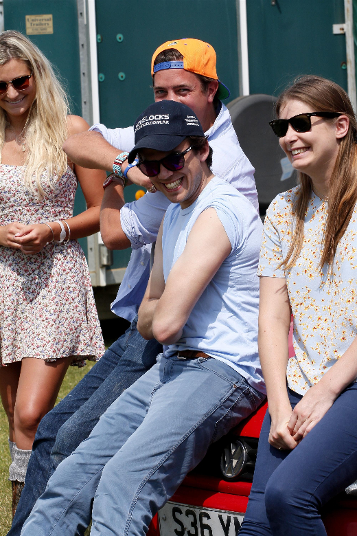 Social-Chatting under a sunny  sky